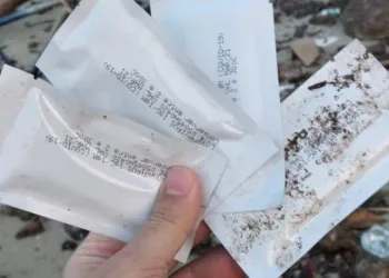TESTES LACRADOS DE COVID-19 SÃO ENCONTRADOS EM PRAIA DO RIO