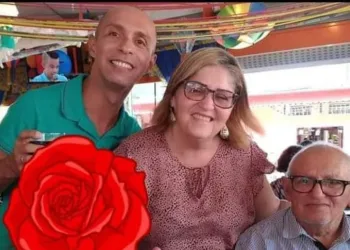 Idoso que continuou com bar aberto durante a quarentena e seus dois filhos morrem de Covid no Rio .