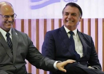 WITZEL RESPONDE A XINGAMENTOS DE BOLSONARO: ‘É COMO ELE PRÓPRIO SE VÊ’