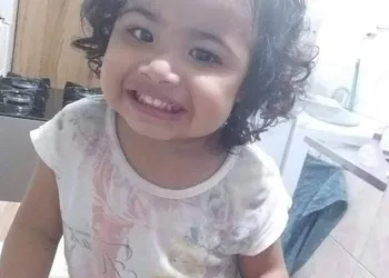 CRIANÇA DE 2 ANOS VENCE A COVID-19 APÓS FICAR 12 DIAS ENTUBADA EM HOSPITAL DO RIO