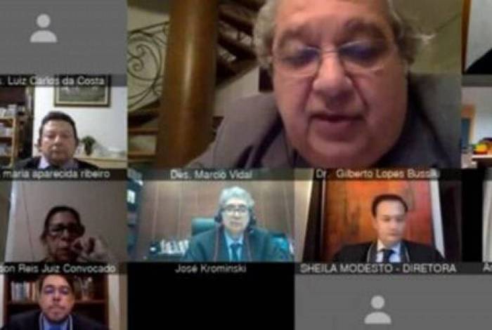 Procurador peida, acaba com sessão no Tribunal de Justiça e vira sensação na internet
