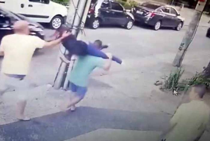 Vídeo! Câmeras de segurança mostram médica do Grajaú levando socos de homem