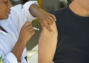 Vacinação contra a gripe é prorrogada no Rio