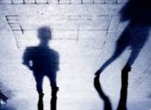 Homem estupra a ex e filma crime para atual namorado da vítima no RJ