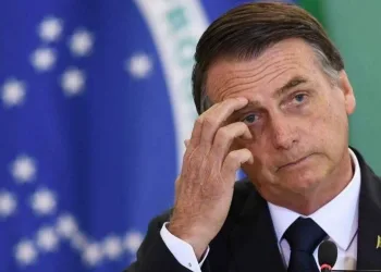 Bolsonaro pede que apoiadores não saiam às ruas no próximo domingo