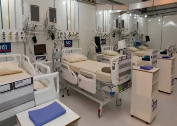 Governador decreta intervenção nos hospitais de campanha