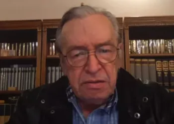 Na madrugada, Olavo de Carvalho sinaliza nas redes rompimento com Bolsonaro e diz que pode derrubar governo