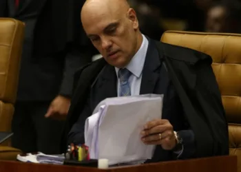 MINISTRO DO TSE PEDE VISTA DE AÇÕES QUE PEDEM CASSAÇÃO DA CHAPA COMPOSTA POR BOLSONARO E MOURÃO
