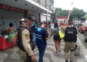 Prefeitura fiscaliza áreas comerciais de três bairros da Zona Oeste que correspondem a 33% dos atendimentos do Disk Aglomeração