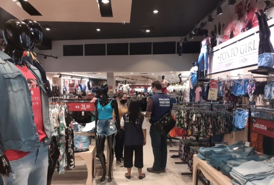 fiscalização em shoppings, multa e interdita lojas por aglomeração