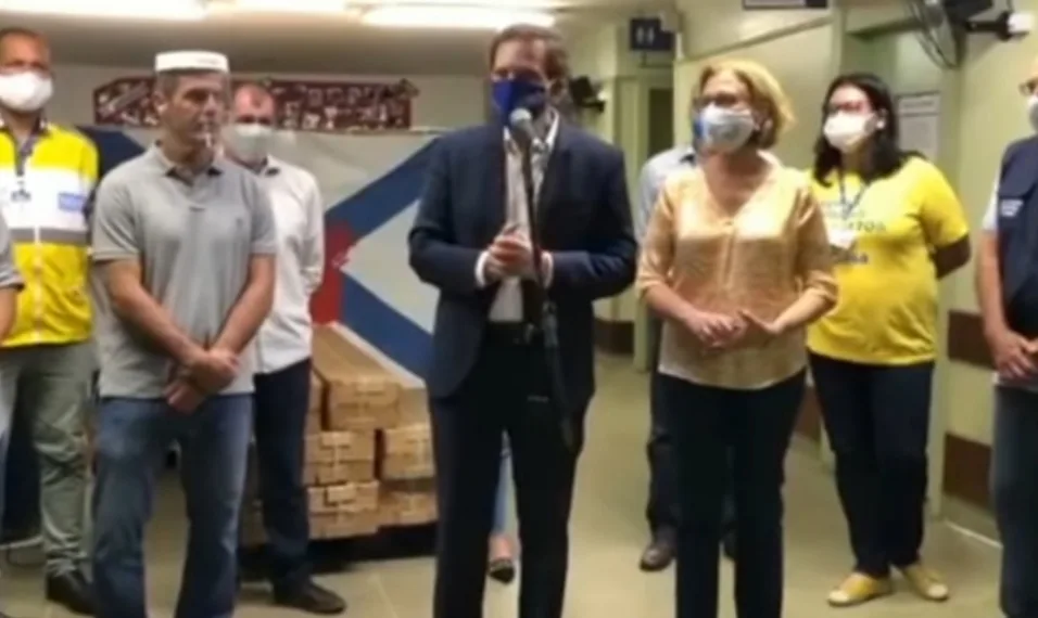 Crivella diz que quantidade diária de sepultamentos no Rio voltou ao normal