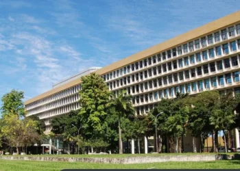 MEC autoriza aulas on-line no ensino superior até dezembro