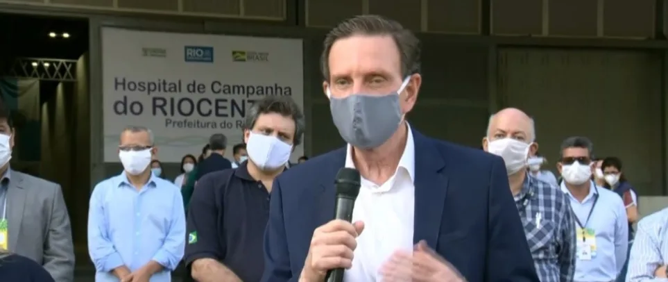 Crivella assina acordo que suspende cobrança de empréstimos consignados para os funcionários da prefeitura