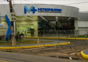 Homem com suspeita de estar infectado pelo coronavírus, pula janela de hospital para fugir e morre
