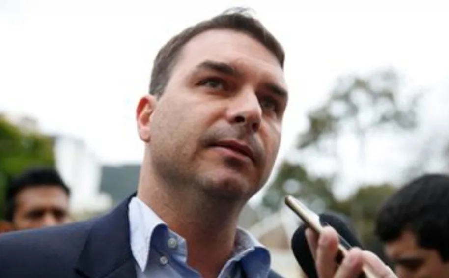 Advogado Wassef abandona defesa do senador Flávio Bolsonaro