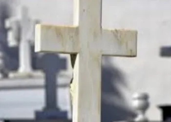 Mãe mata a filha deficiente de 4 anos e depois tira a própria vida; elas foram enterradas juntas*