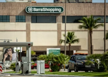 Shopping na zona oeste  ganha sistema drive-thru de testagem para Covid-19