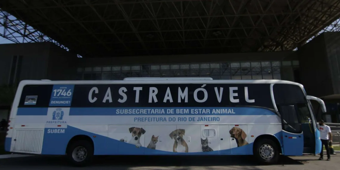 Prefeitura inaugura Ônibus Castramóvel para esterilização gratuita de animais em comunidades