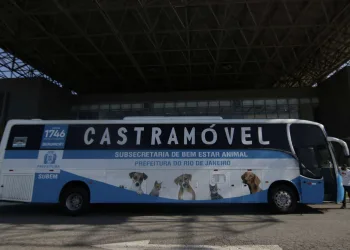 Prefeitura inaugura Ônibus Castramóvel para esterilização gratuita de animais em comunidades