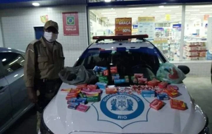 Mulher é Presa Por Furtar Farmácia e Dar Calote Em BRT Na Zona Oeste.