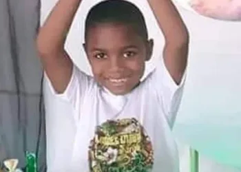 UM MENINO DE 5 ANOS CAIU NO 9° ANDAR DE UM PRÉDIO DE LUXO