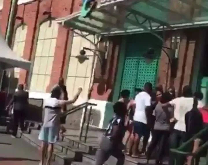 Mulher desabafa sobre os shoppings lotados na zona oeste