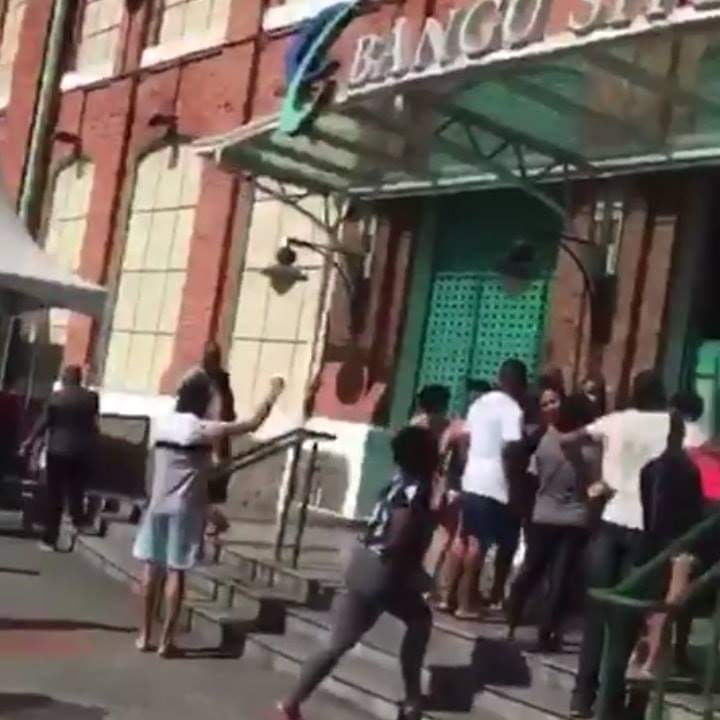 Mulher desabafa sobre os shoppings lotados na zona oeste