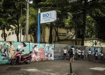 PREFEITURA RECUA E NÃO TEM PRAZO PARA RETORNAR AULAS NO RIO