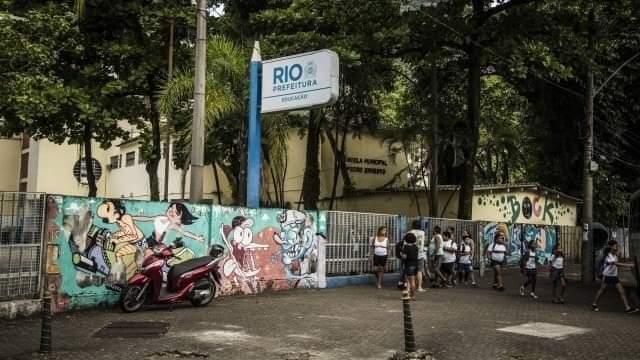 PREFEITURA RECUA E NÃO TEM PRAZO PARA RETORNAR AULAS NO RIO