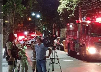 Casal morre ao cair de um prédio no Rio