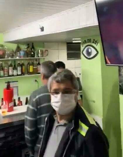 BAR DISFARÇADO DE PET SHOP É DESCOBERTO NO RIO( VIDEO)