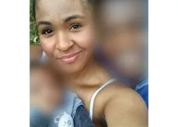 Depressão pós-parto: Mulher surta e mata a filha de 9 meses com facada no pescoço