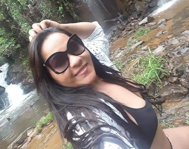 Mulher e convidados são executados dentro de casa( vídeo)