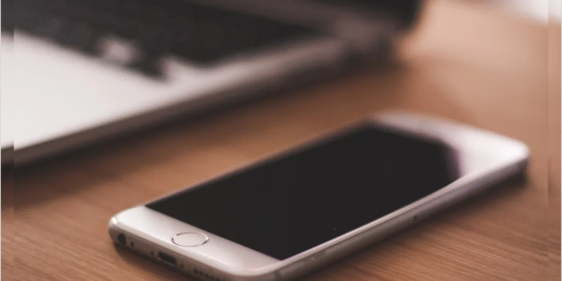 Grávida mata o marido a facadas por causa de celular; ela chegou a ser agredida