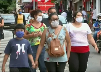 Rio de Janeiro multa cerca de dez pessoas por dia, por não usarem a máscara