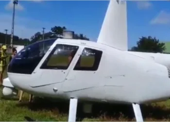 Vídeo: helicóptero da Globo enfrenta problema técnico e precisa fazer pouso forçado