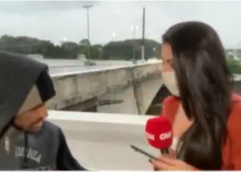 Vídeo: repórter da CNN é assaltada ao vivo; homem armado levou dois celulares