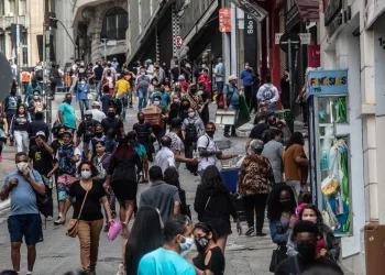 Cidade de São Paulo reabre comércio de rua nesta quarta-feira (10); FOTOS