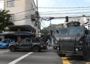 Polícia Militar volta ao Complexo da Serrinha para operação após morte de tenente na região