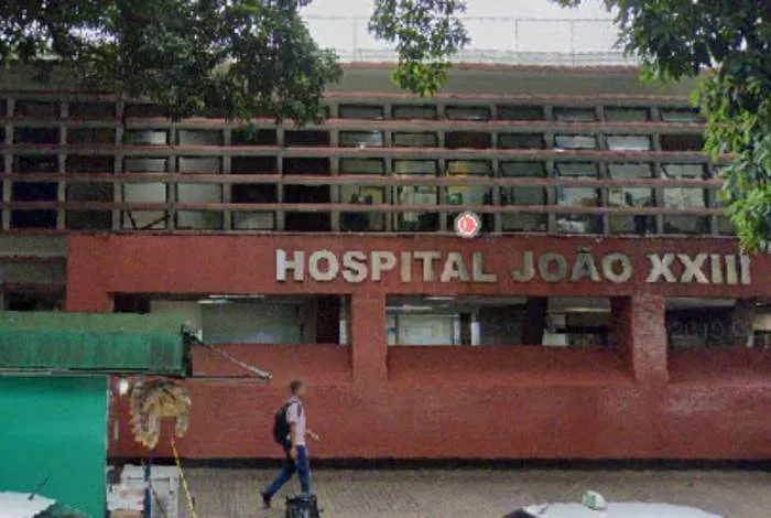 Vingança? Mulher esfaqueia e joga água quente no marido após ser agredida
