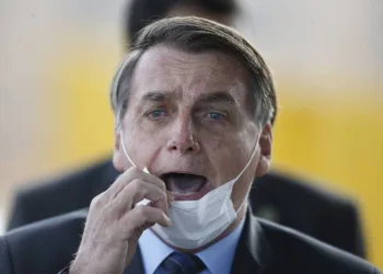 Colunista da Folha que diz ‘torcer’ pela morte de Bolsonaro será investigado pela PF