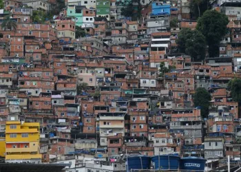 Dados preocupantes: Tráfico e milícia dominam 1.413 favelas do Rio de Janeiro