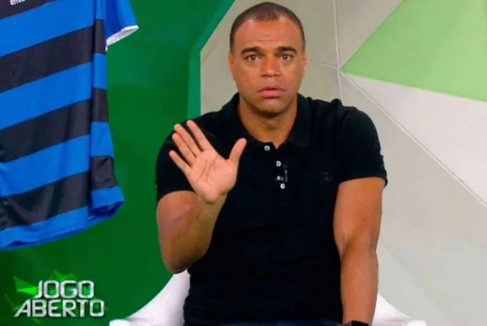 Denilson vê ‘drible feio’ de atacante do Flamengo na decisão do Estadual: ‘Tem que ver meu DVD’