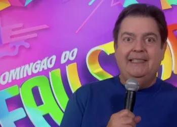 Faustão quebra protocolo e manda recado para apresentadores da Record no ‘Domingão’
