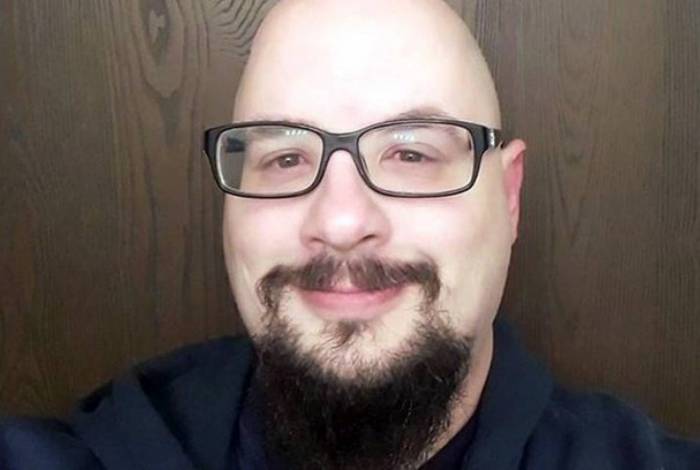 Homem mata o pai de 92 anos com pauladas por pensar que ele era um vampiro