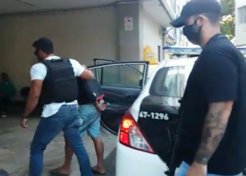 Homem é preso após esfaquear e matar mulher em roubo em São Gonçalo