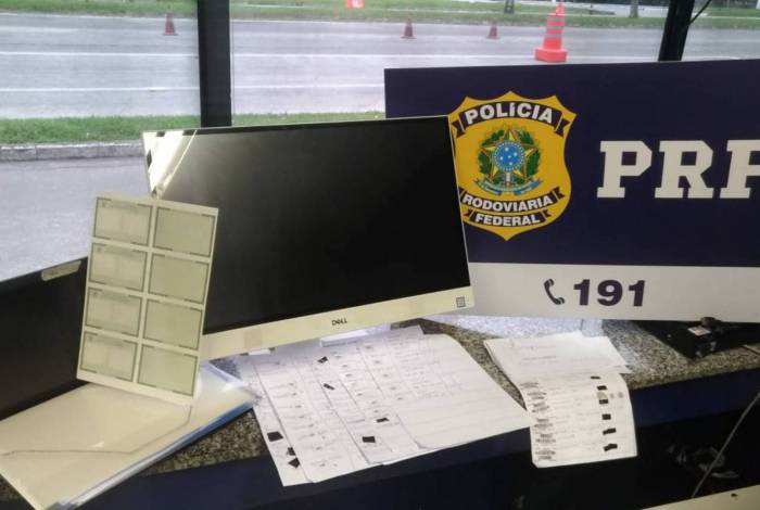 Polícia Rodoviária Federal prende quatro suspeitos por fraude do auxílio emergencial