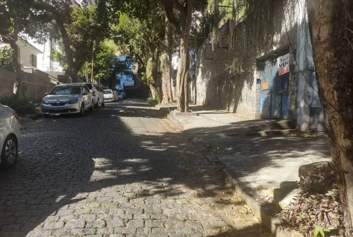 Corpo de bebê recém-nascido é encontrado dentro de lixeira na Tijuca