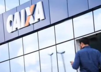 Caixa abre agências neste sábado para atender auxílio emergencial