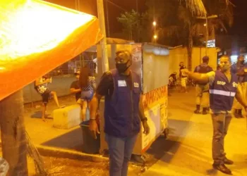 Ação  em Cosmos termina com seis estabelecimentos fechados e um homem preso por ameaçar agente com uma arma